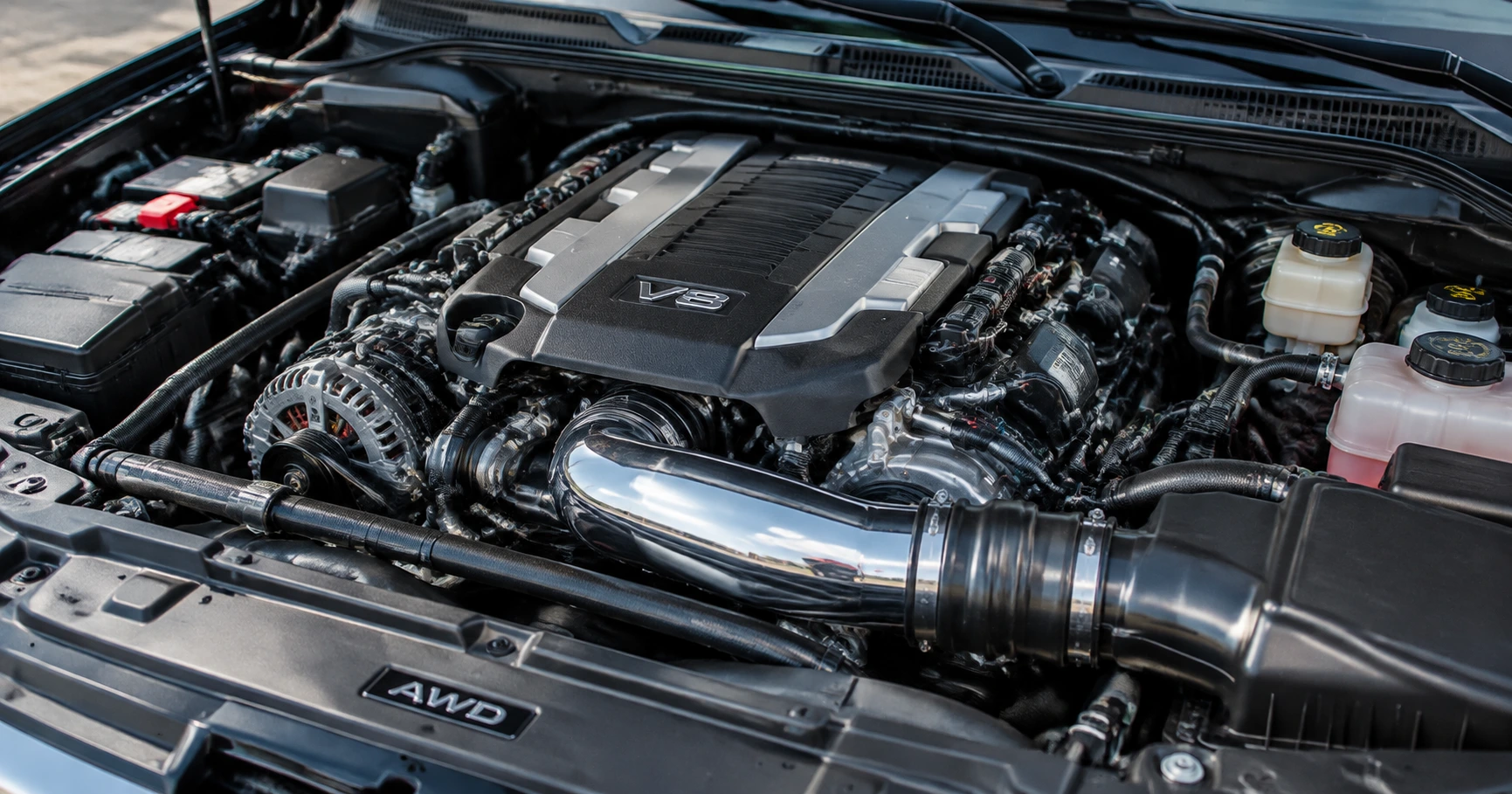 AWD V8: Sức Mạnh Đỉnh Cao và Công Nghệ Tối Ưu - image 3 AWD V8: Sức Mạnh Đỉnh Cao và Công Nghệ Tối Ưu - image 3